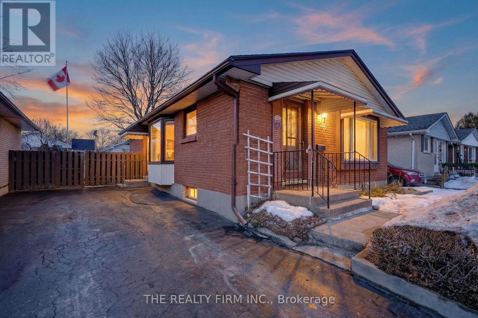 20 HARDING CRESCENT, London South (South Y)