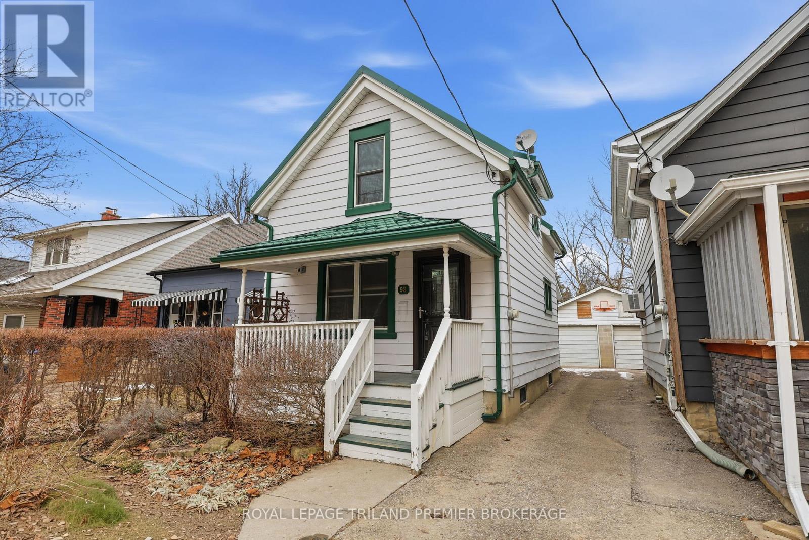 98 BRISCOE STREET E, London South (South F)