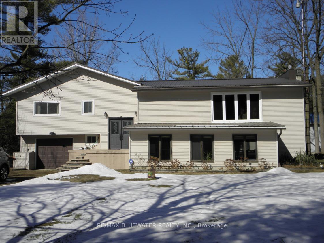 6386 VICTORIA AVENUE, Lambton Shores