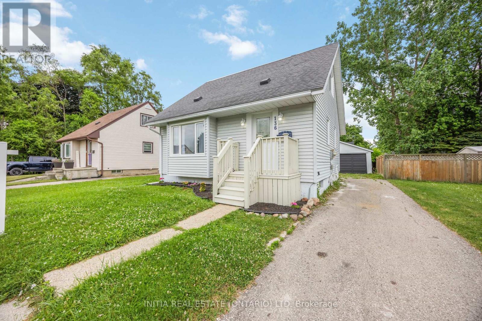 136 CHESTNUT AVENUE, Sarnia