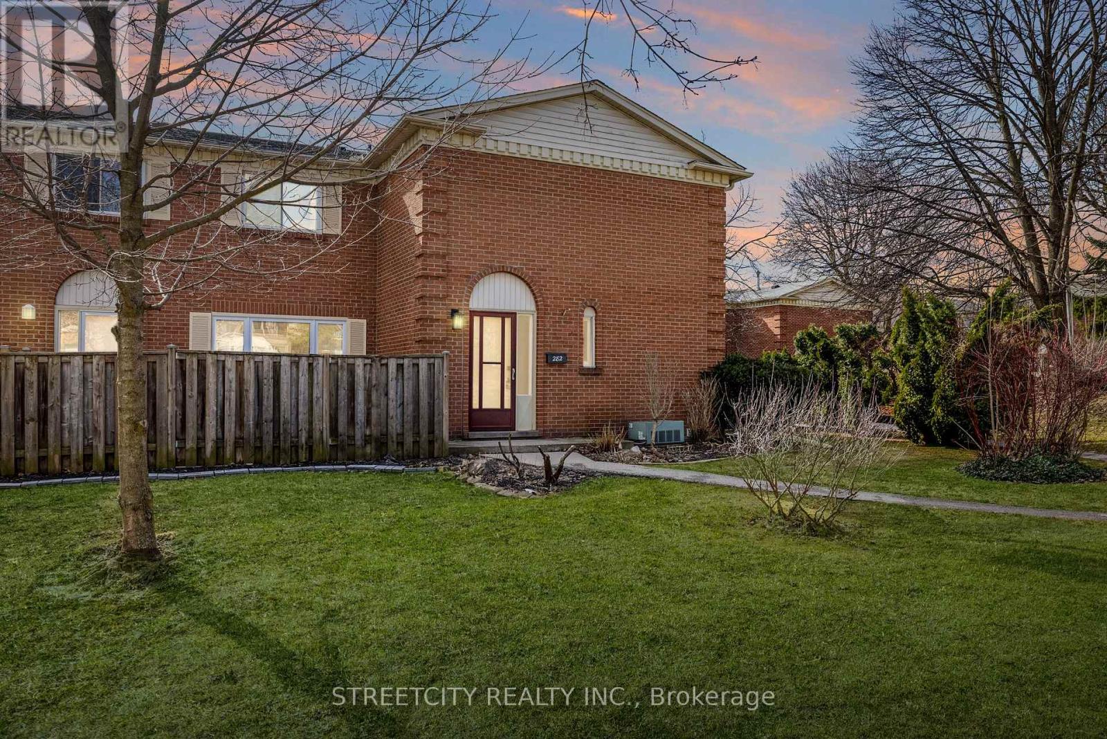 282 HOMESTEAD CRESCENT, London North (North F)