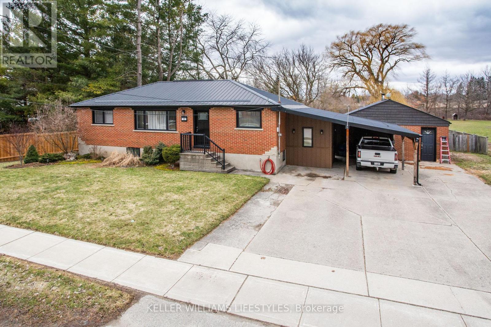 22 CHARLES STREET, Thames Centre (Dorchester)