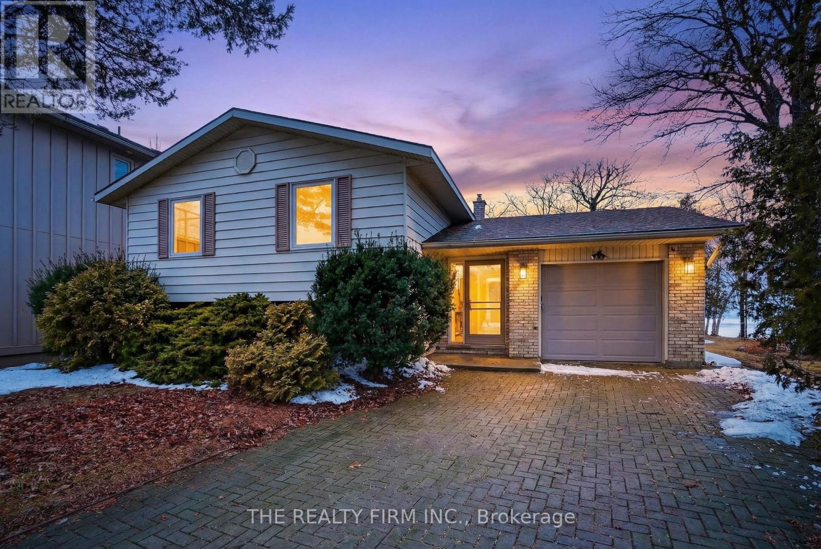 4084 BLUEPOINT DRIVE, Plympton-Wyoming (Plympton Wyoming)