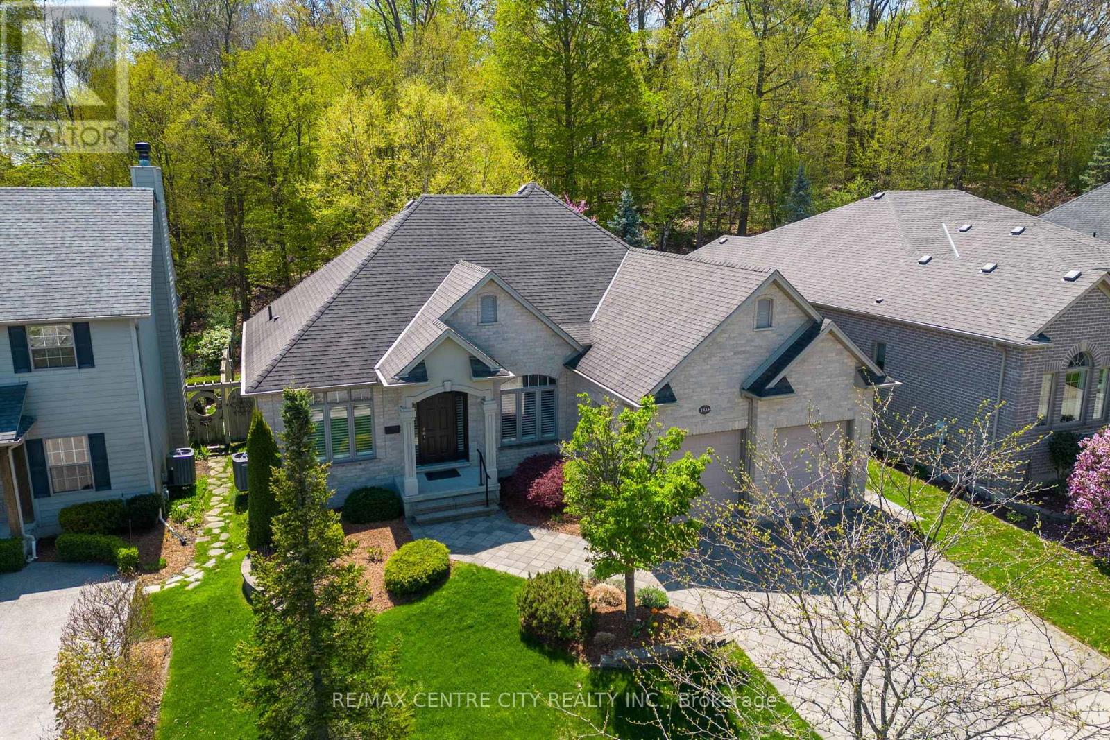 1533 SHORE ROAD, London South (South A)