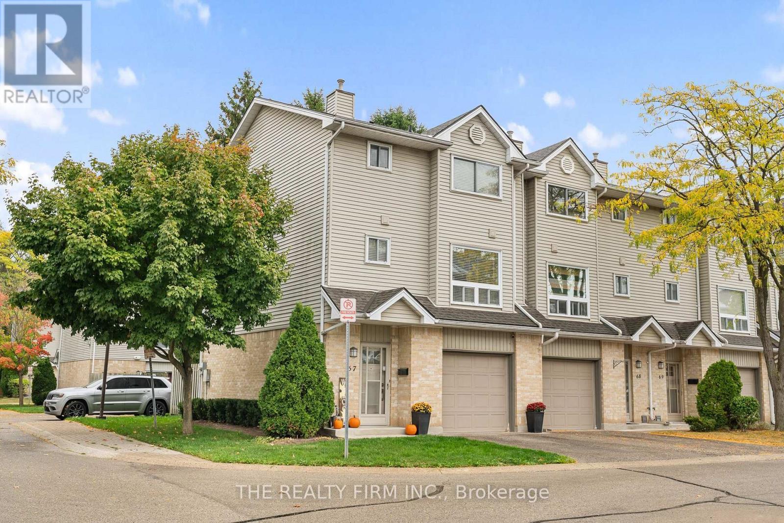 67 - 1990 WAVELL STREET, London East (East I)