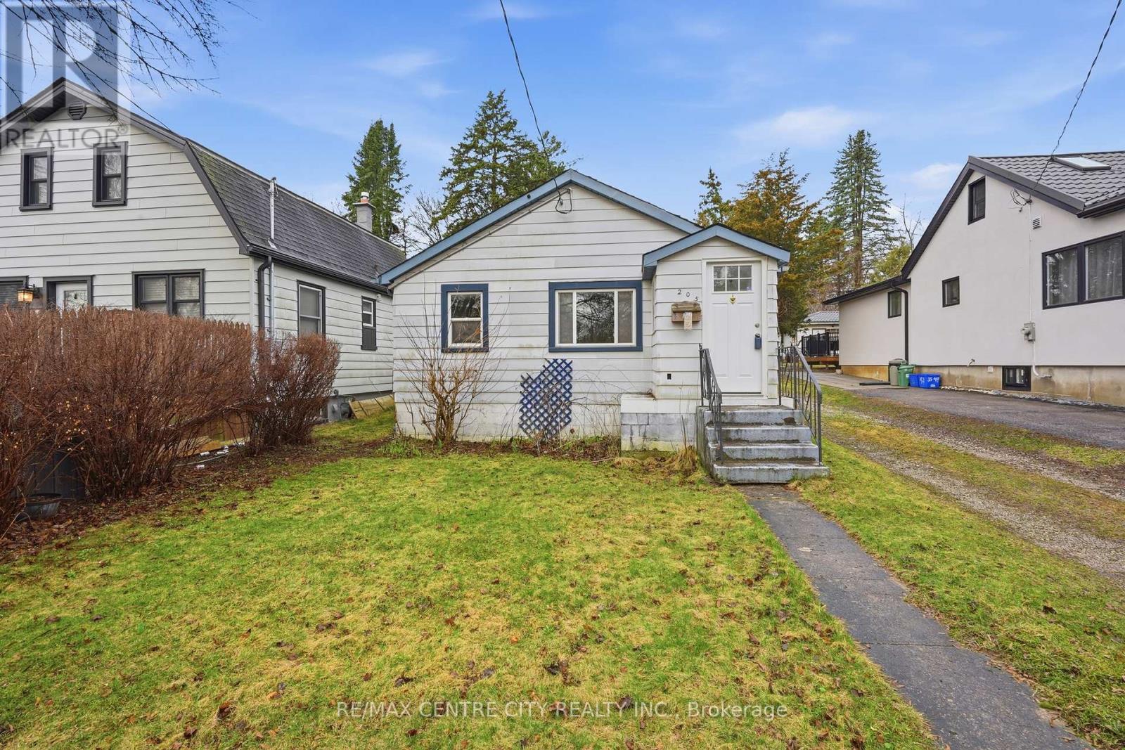 205 EMERSON AVENUE, London South (South I)