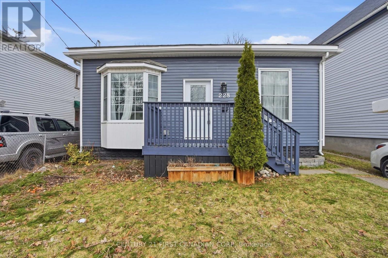 228 SOUTH STREET, London East (East K)