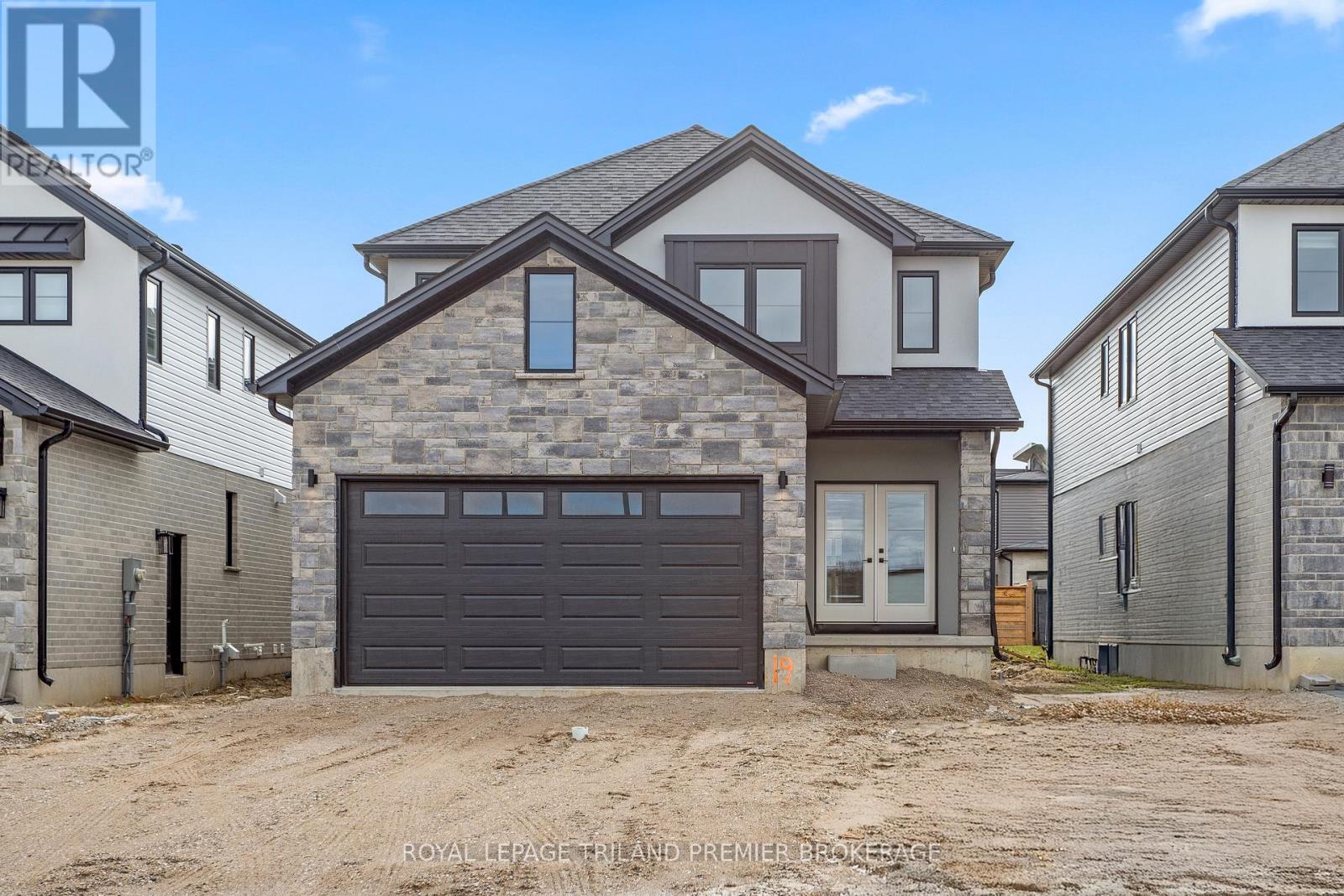 2831 BUROAK DRIVE, London North (North S)