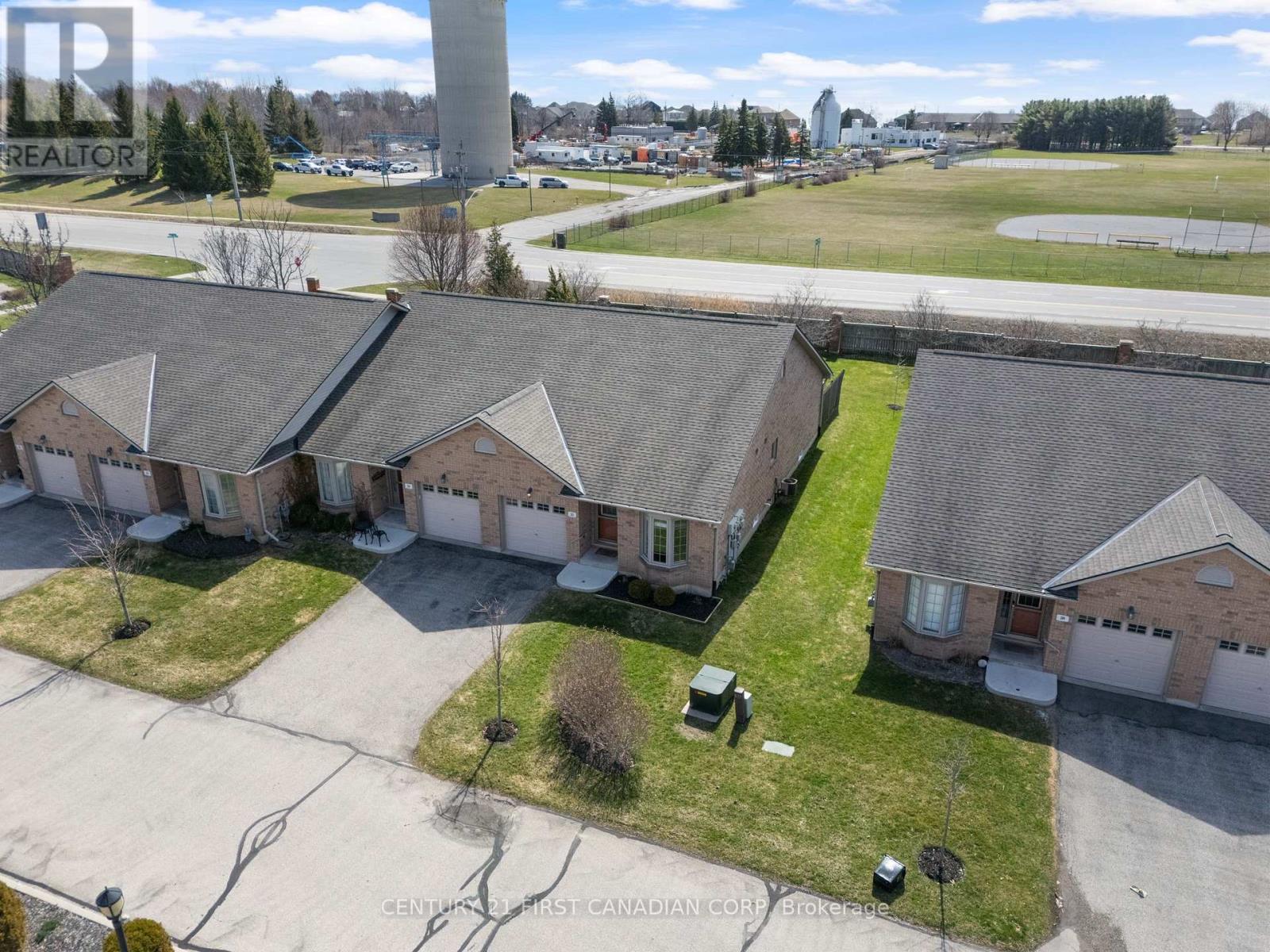 21 - 19 SOMERSET DRIVE, Norfolk (Port Dover)