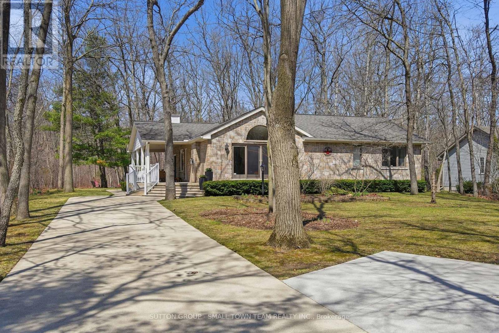 8816 TIMBERWOOD TRAIL, Lambton Shores (Grand Bend)