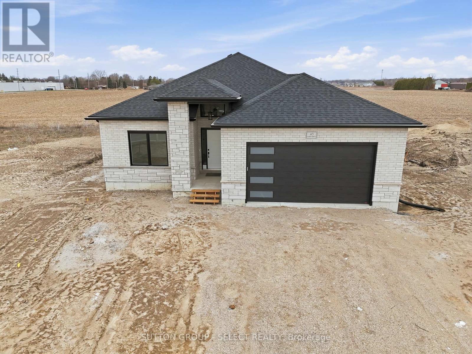 45 HARDY DRIVE, Strathroy-Caradoc (SE)