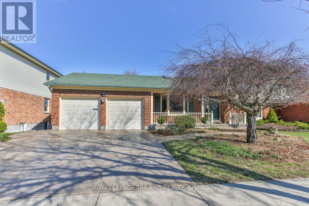 1221 GLENORA DRIVE, London North (North H)