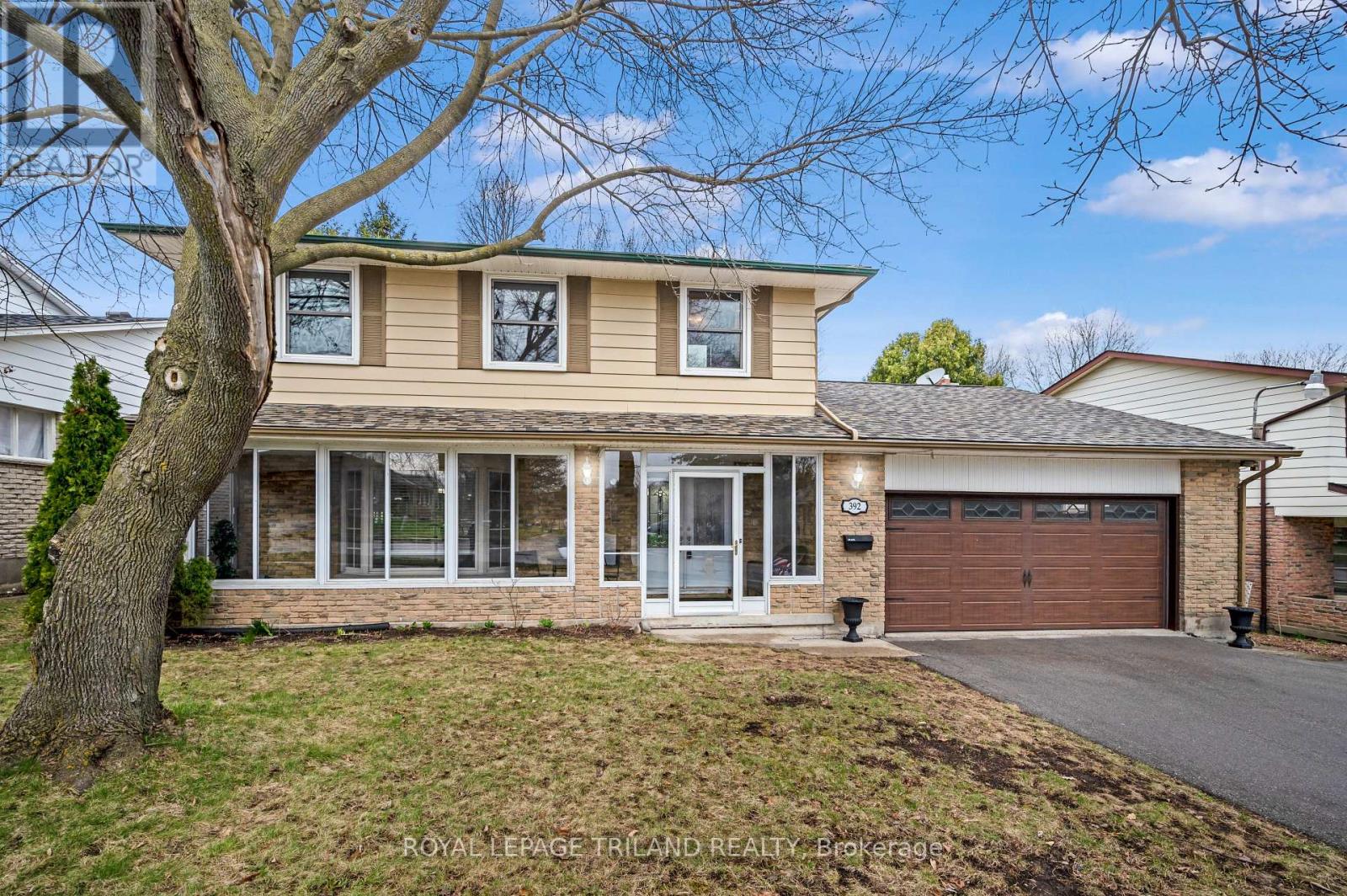 392 VILLAGE GREEN AVENUE, London South (South W)