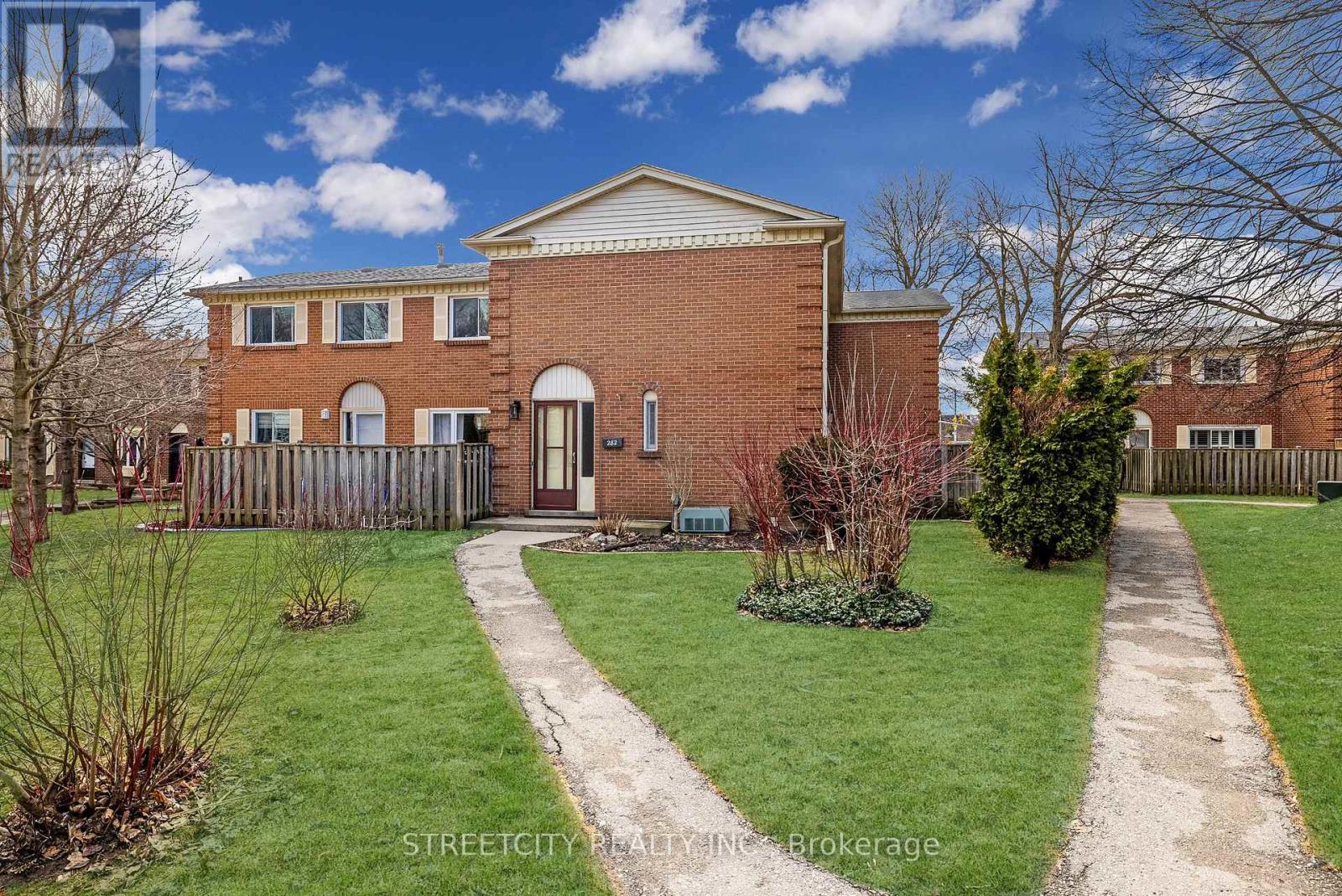 282 HOMESTEAD CRESCENT, London North (North F)