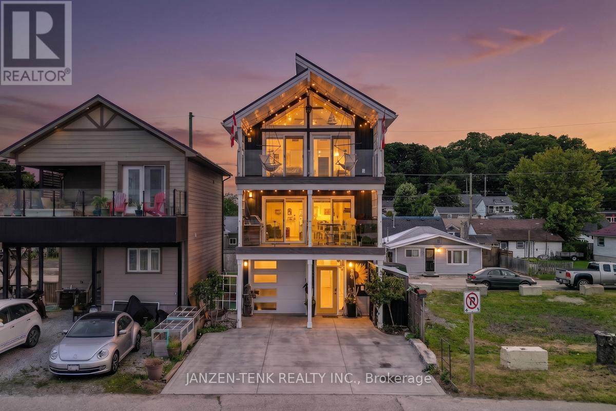 163 MAUD STREET, Central Elgin