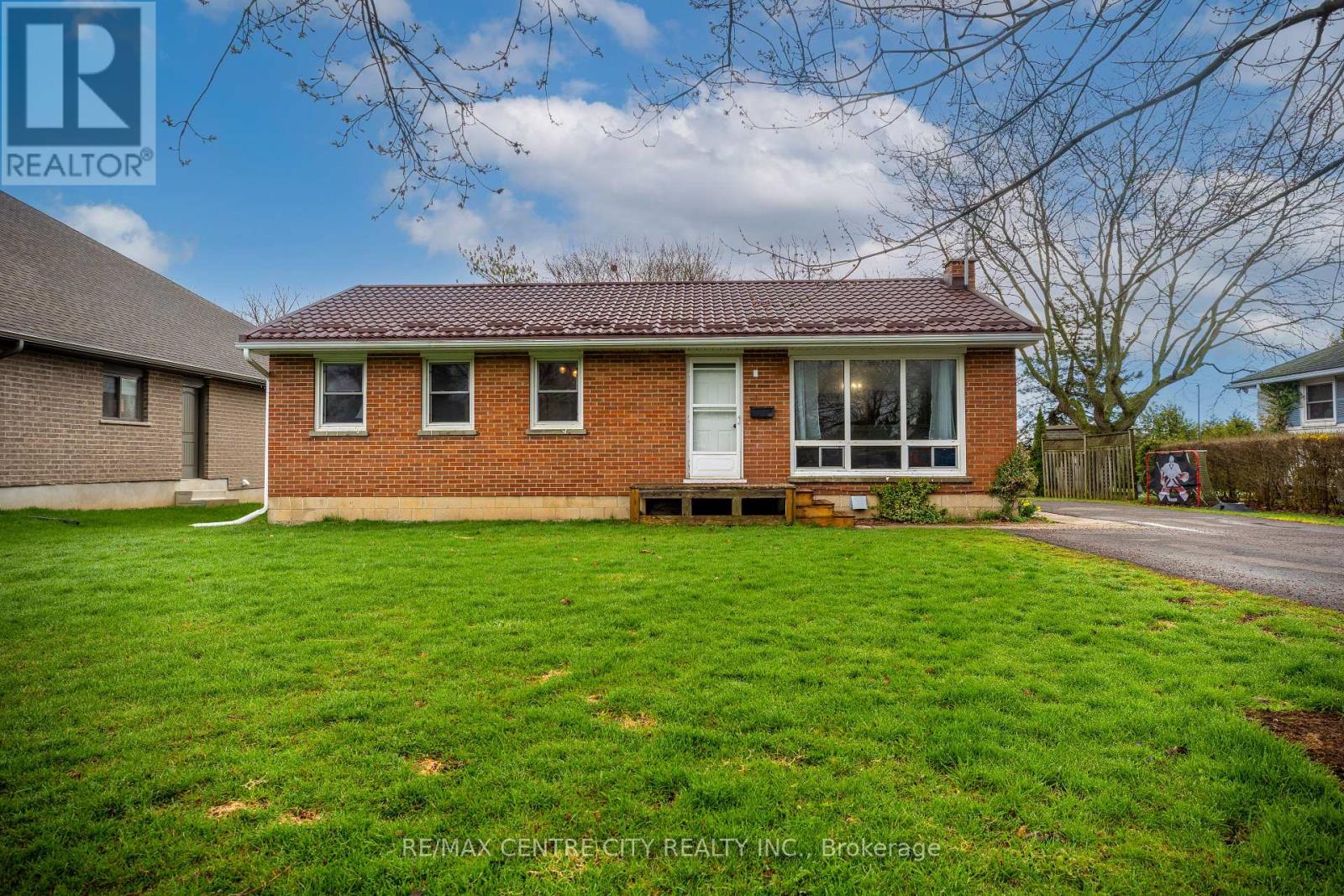 194 CENTENNIAL AVENUE, Central Elgin