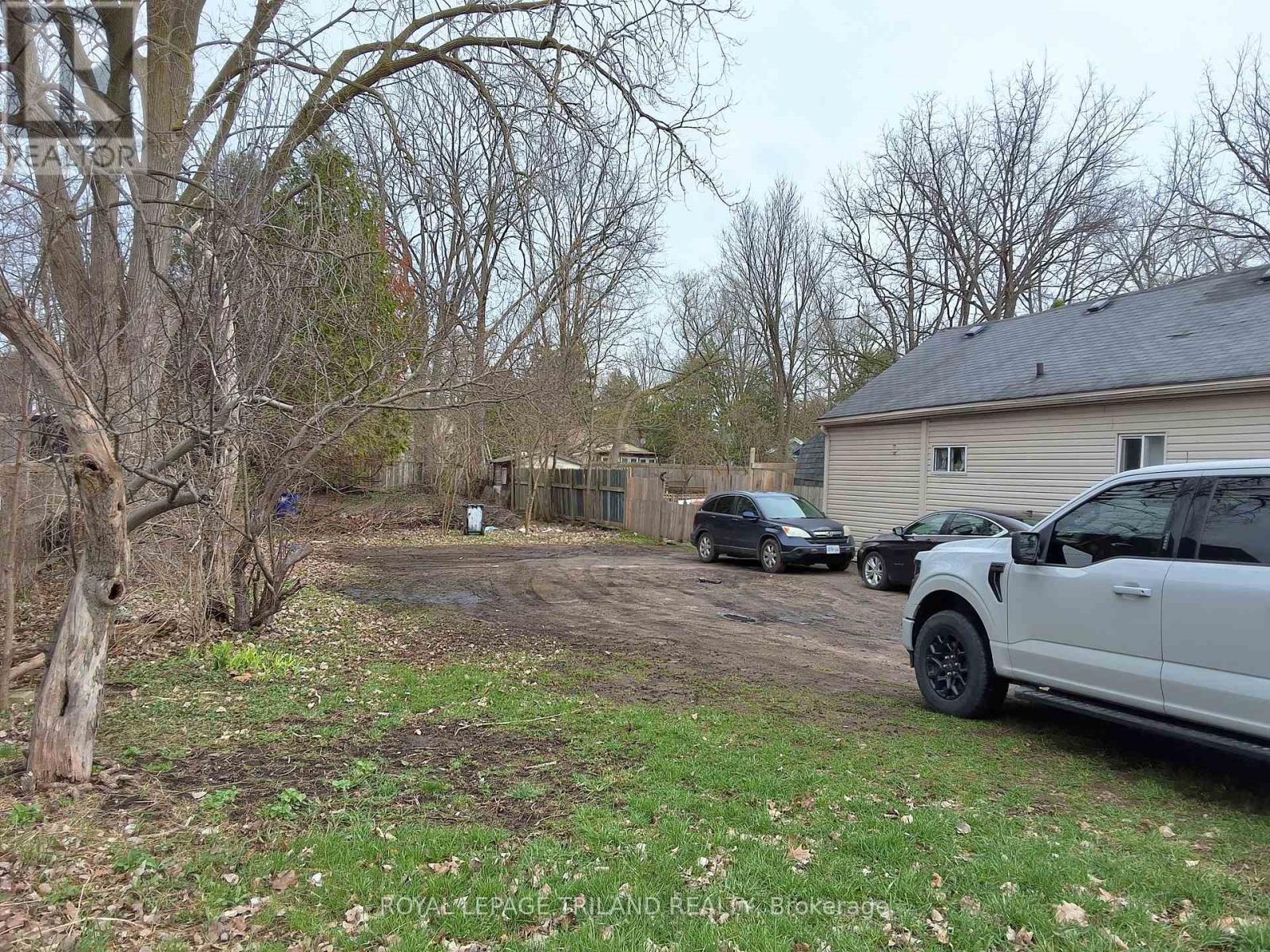 121 RIVERSIDE DRIVE, London North (North Q)