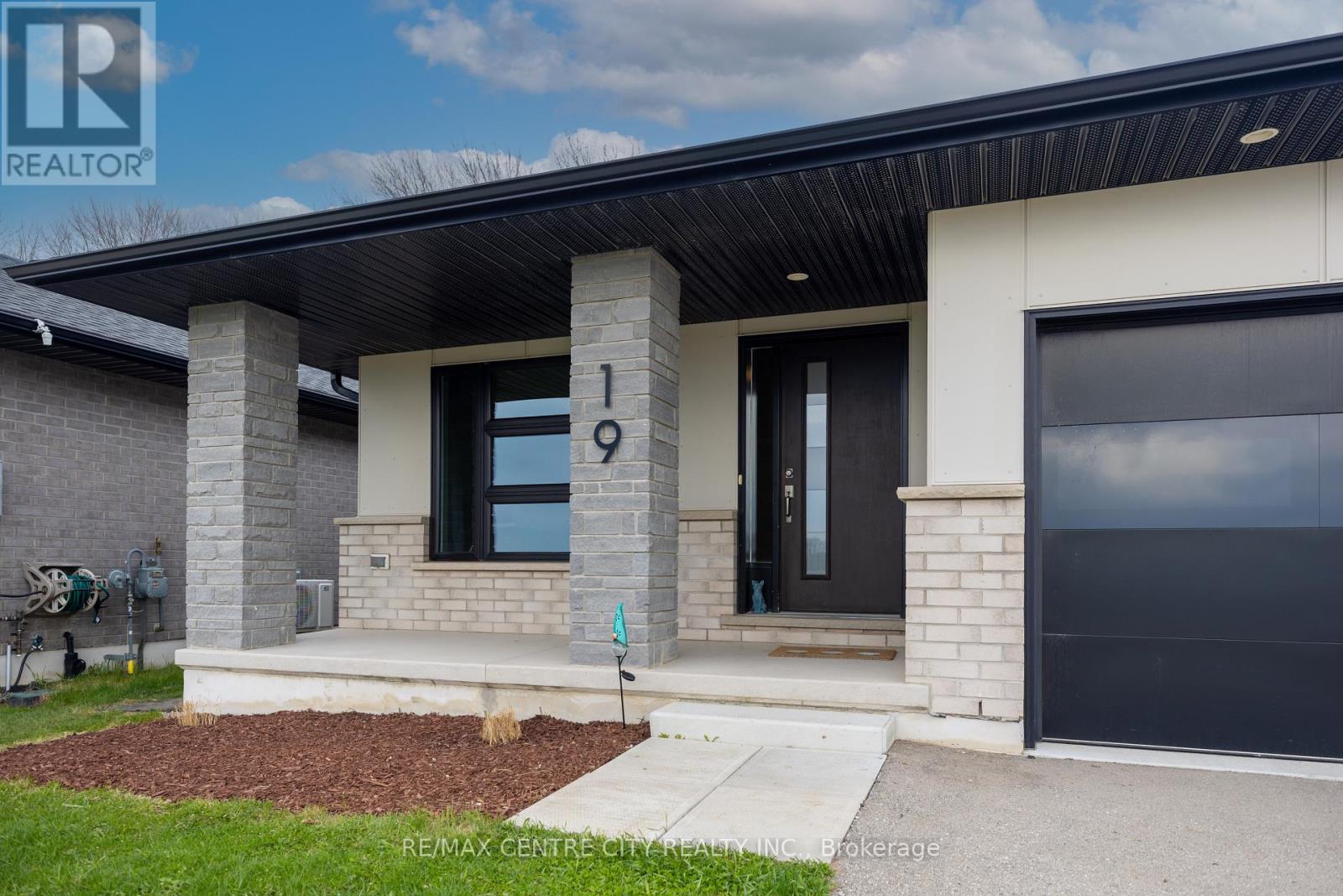 19 BENJAMIN PARKWAY, St. Thomas