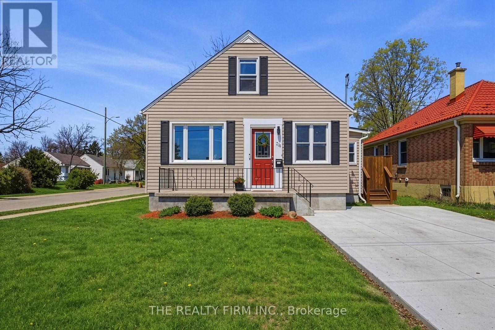 216 THOMPSON ROAD, London South (South I)