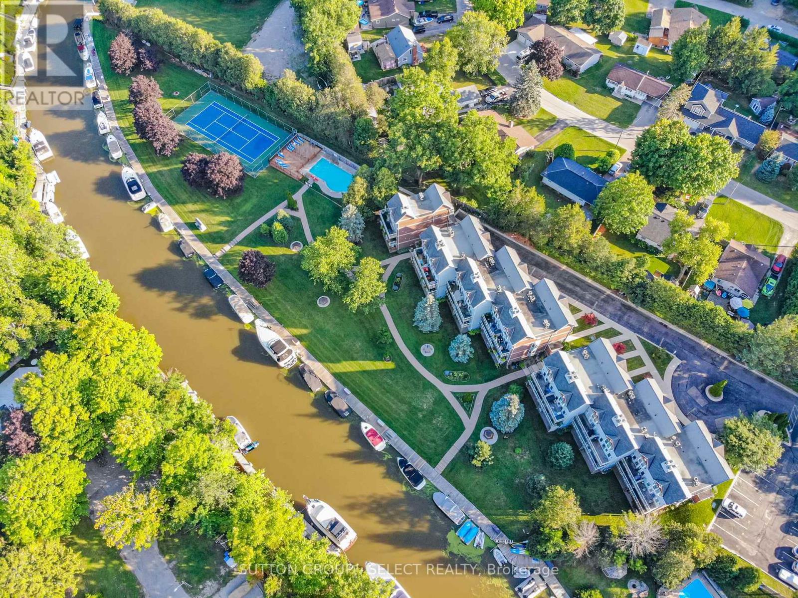 24 - 48 ONTARIO STREET S, Lambton Shores (Grand Bend)