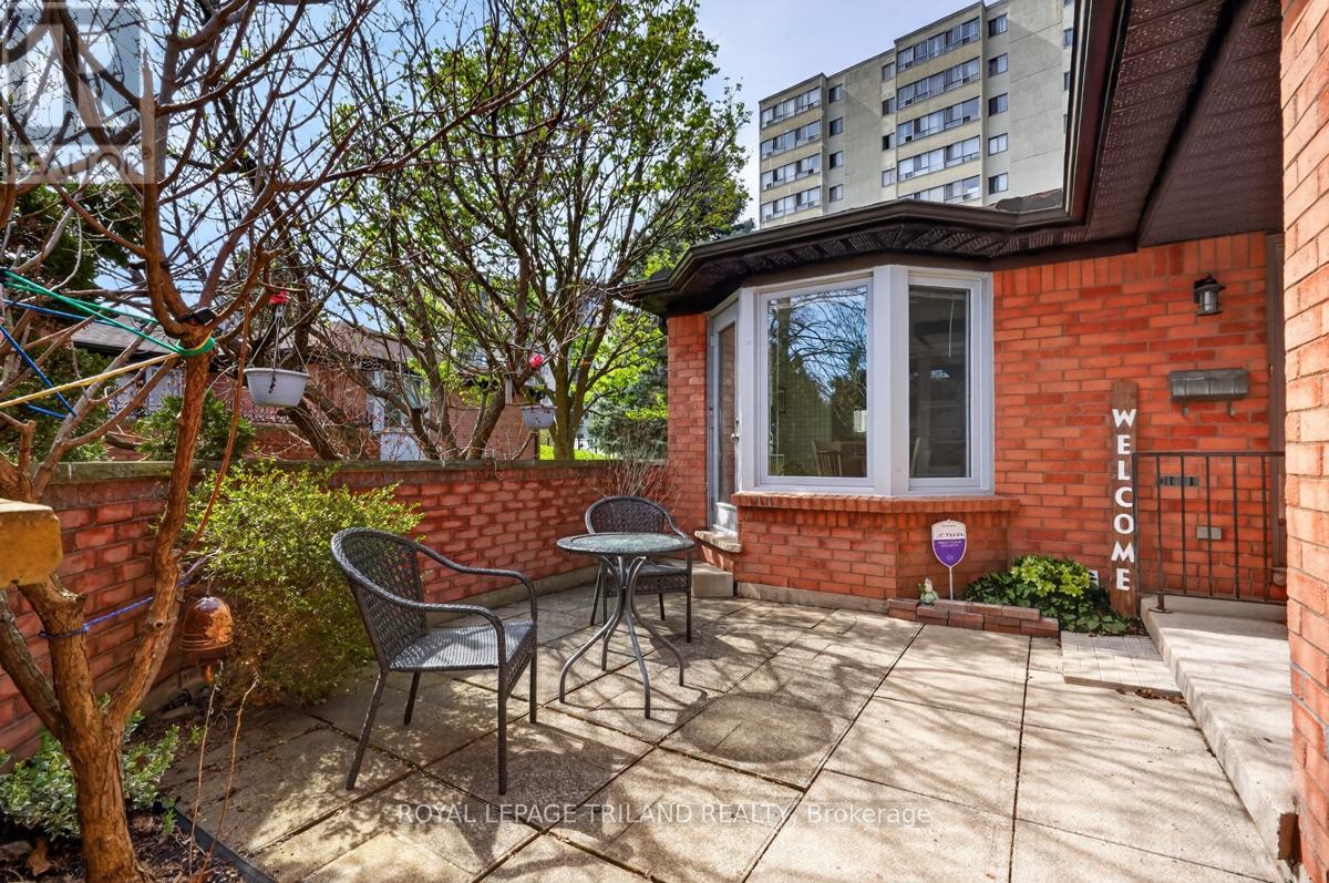 29 - 65 FIDDLERS GREEN ROAD, London North (North P)