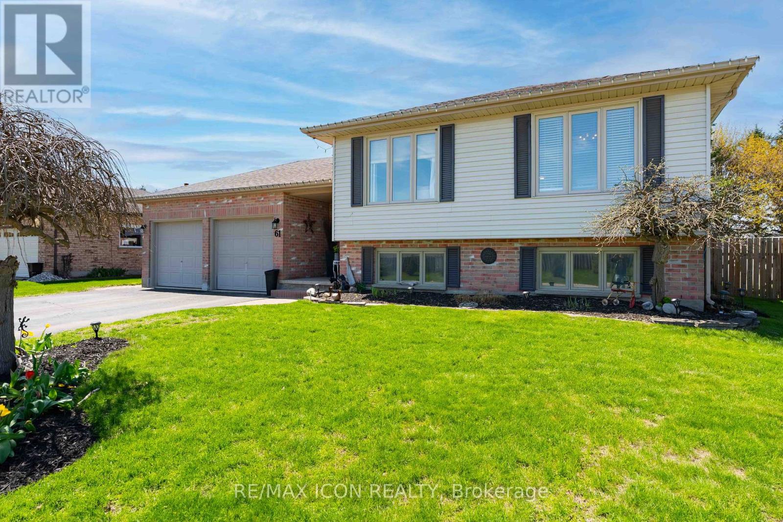 61 CARLETON COURT, Thames Centre (Dorchester)