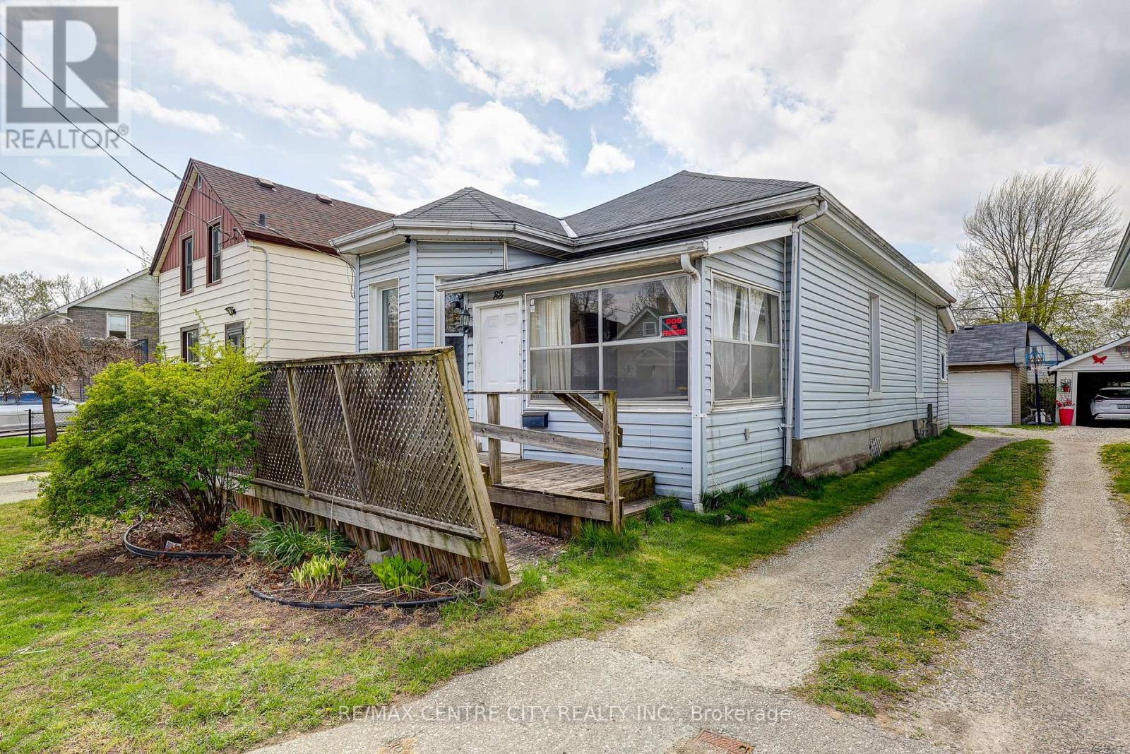 88 FLORA STREET, St. Thomas
