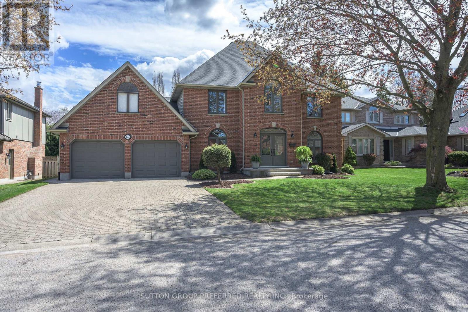 62 CARRIAGE HILL DRIVE, London North (North G)