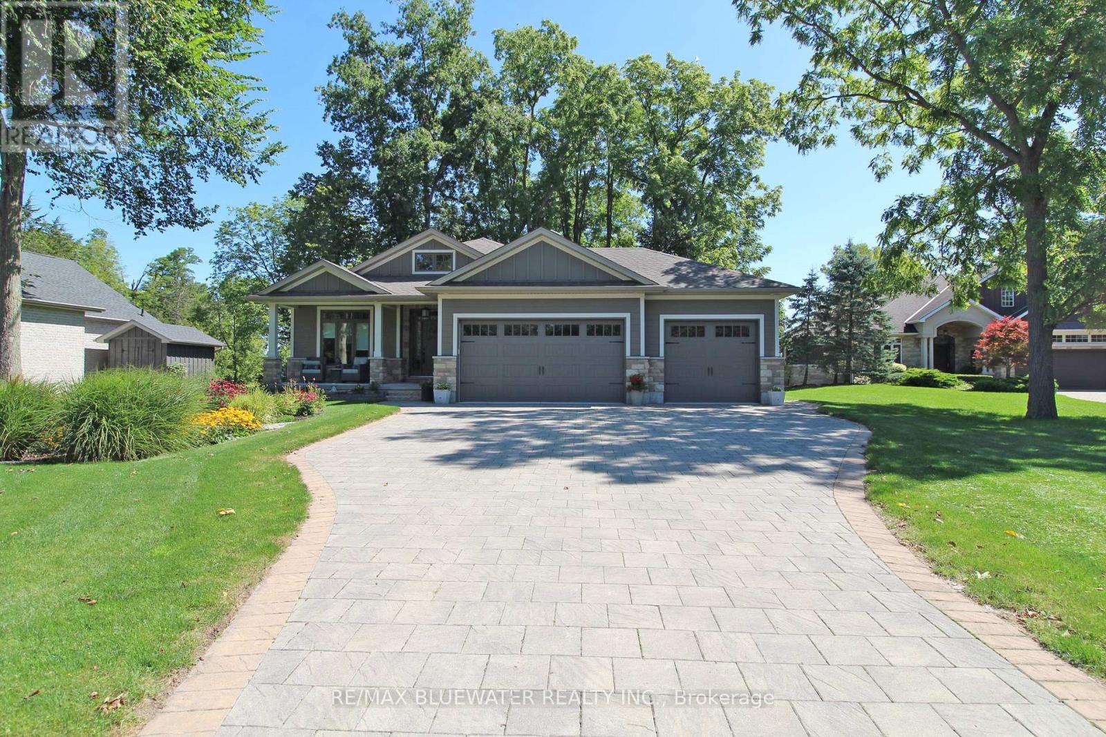 10138 MERRYWOOD DRIVE, Lambton Shores (Grand Bend)