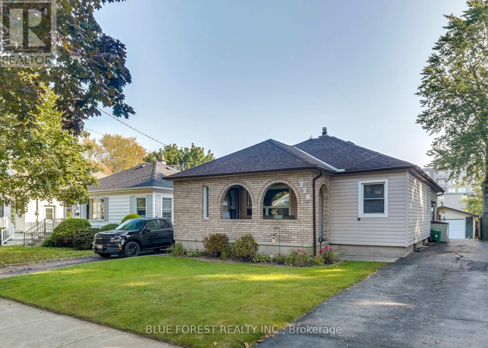 226 OAKLAND AVENUE, London