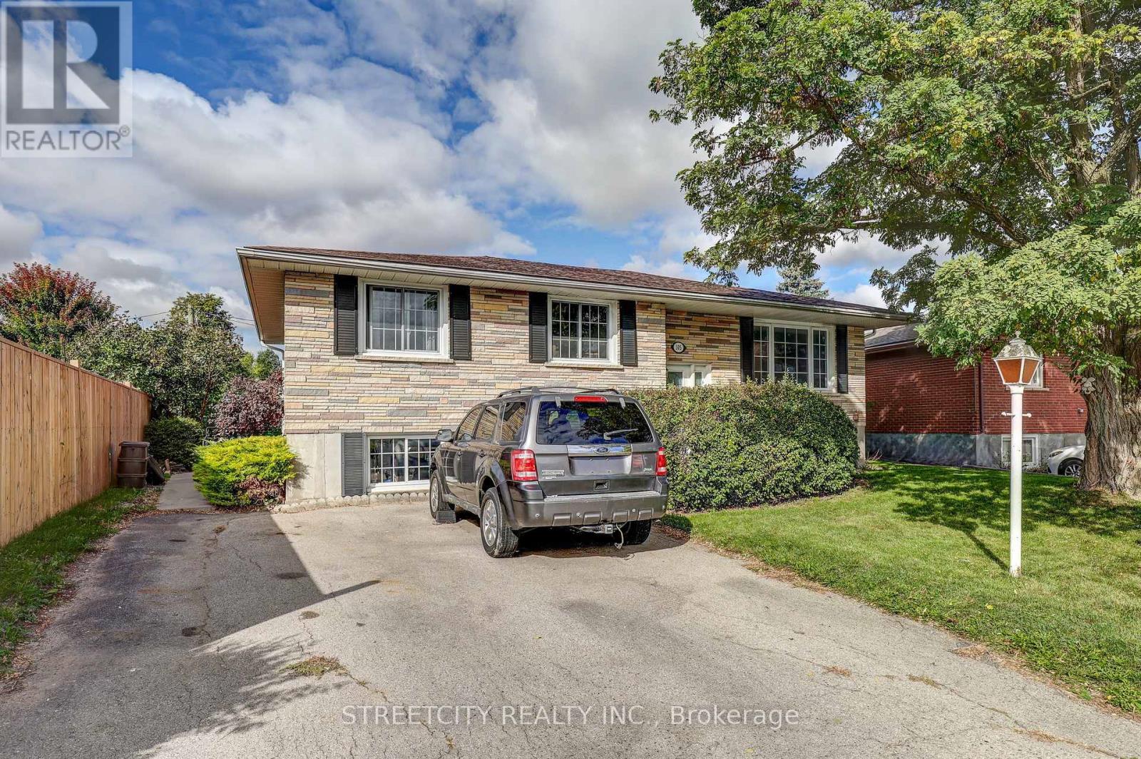 105 CONFEDERATION DRIVE, St. Thomas