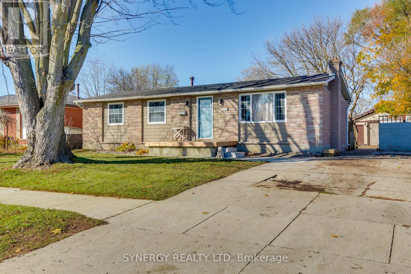 315 BURNS STREET, Strathroy-Caradoc (SW)