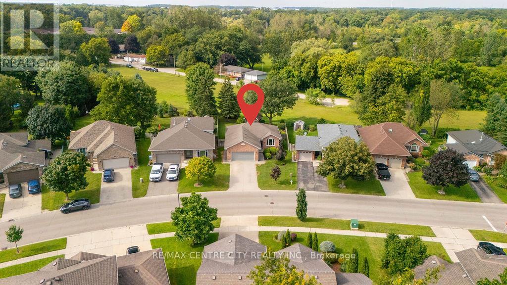 63 PARKVIEW DRIVE, Strathroy-Caradoc (NE)