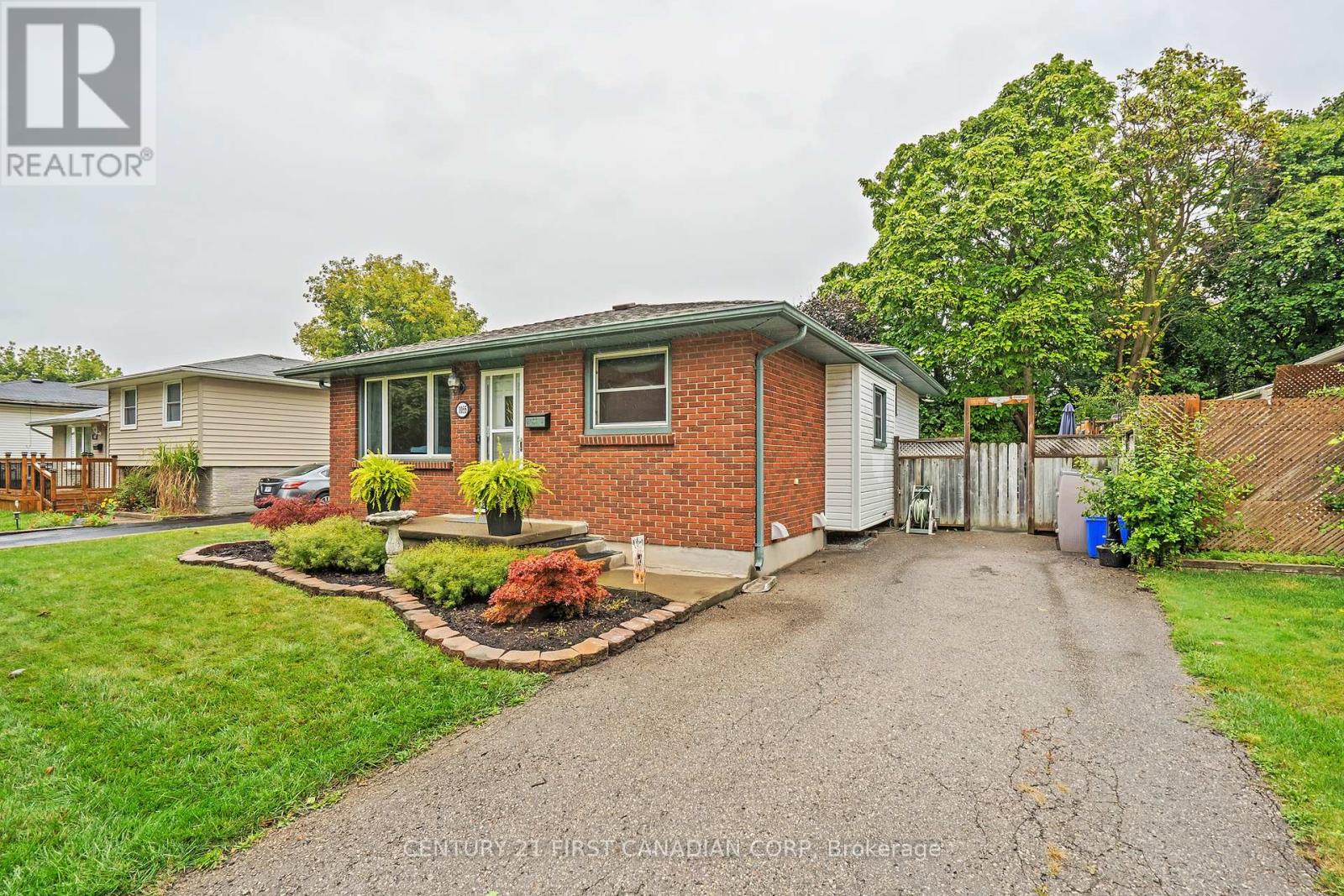 1055 OSGOODE DRIVE, London