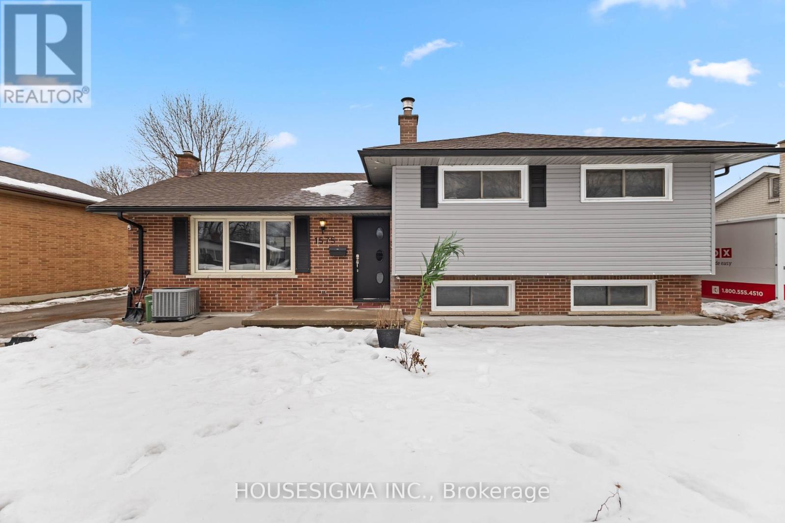 1575 NAIRN AVENUE E, London East (East D)