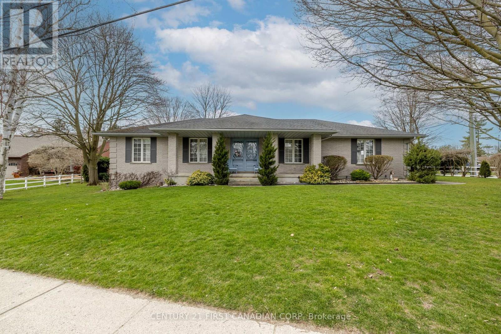 196 HULL ROAD, Strathroy-Caradoc (NE)