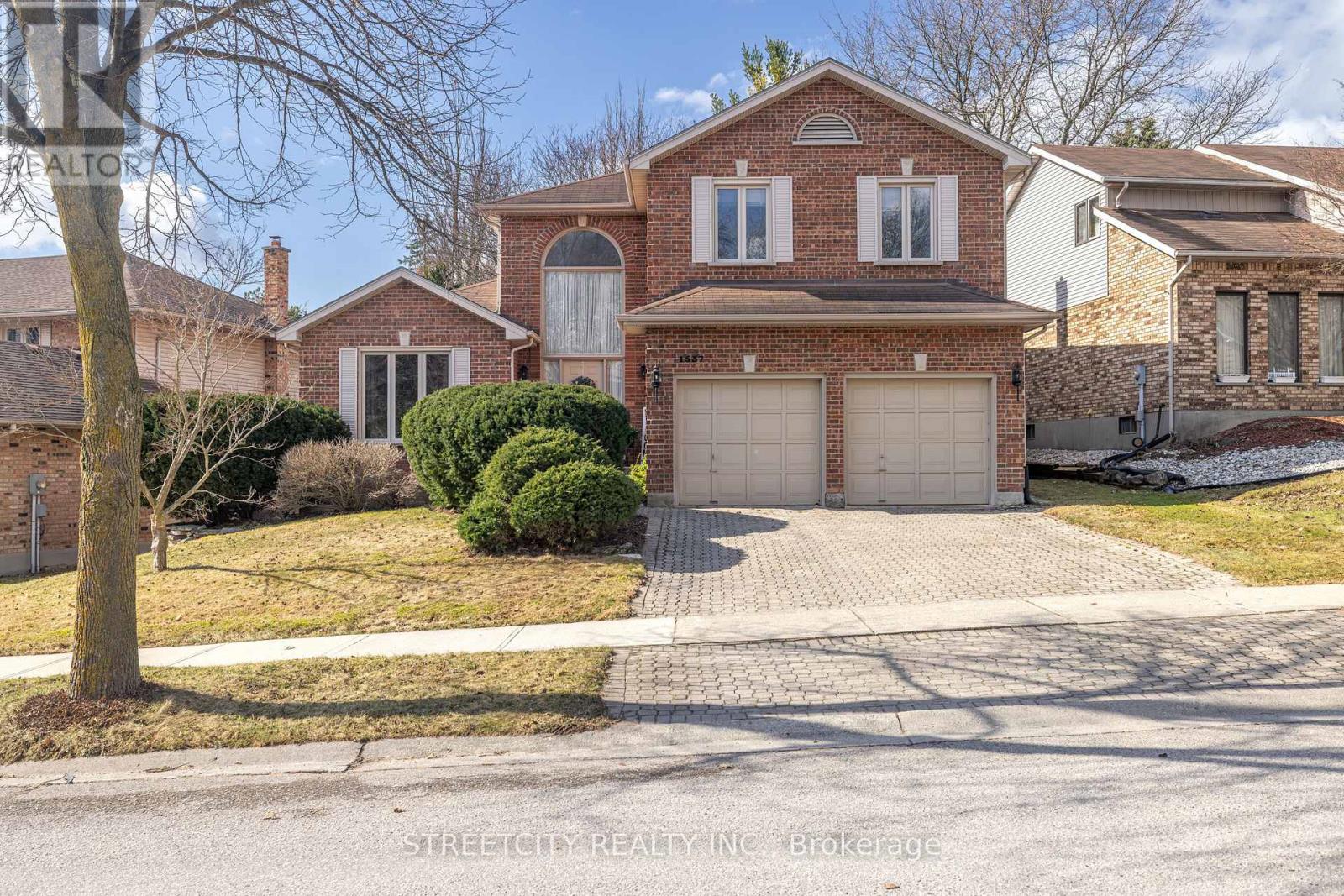 1537 HILLSIDE DRIVE, London North (North A)