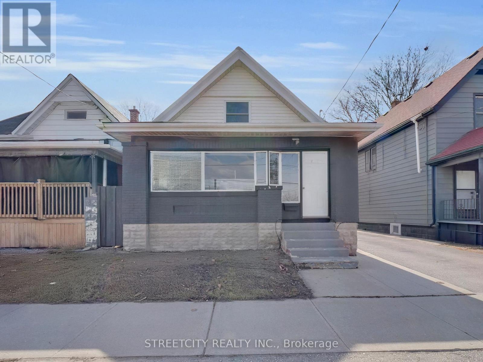 1081 FLORENCE STREET, London East (East M)