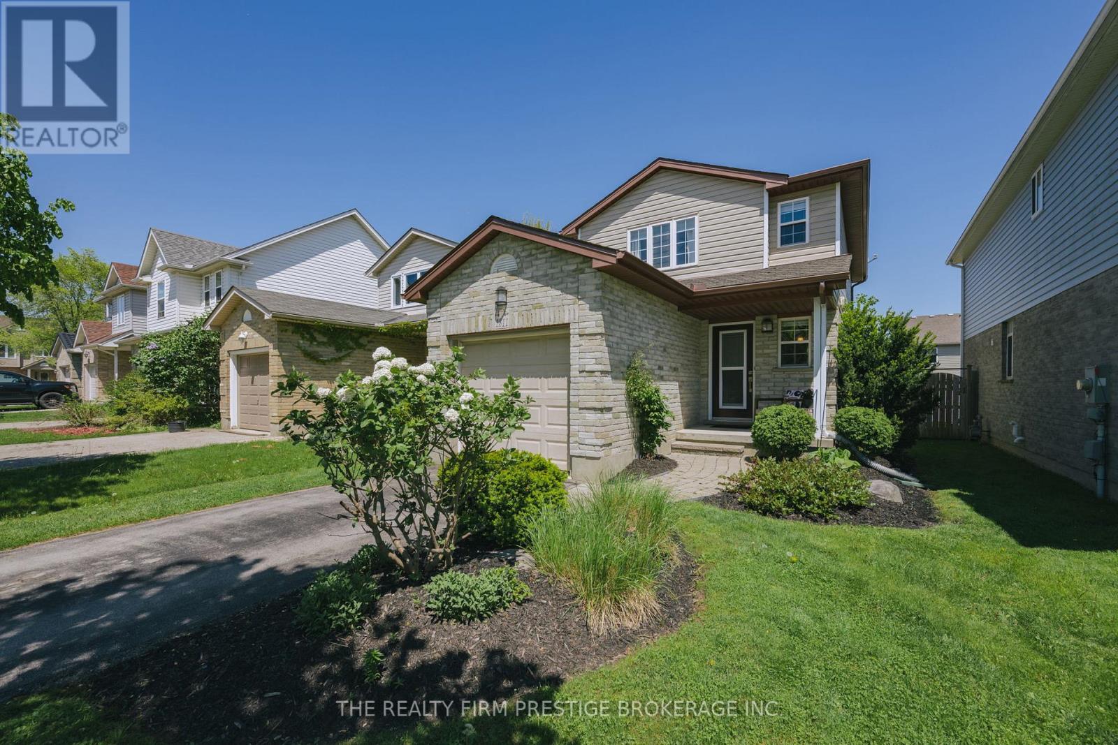 1811 BLOOM CRESCENT, London North (North C)