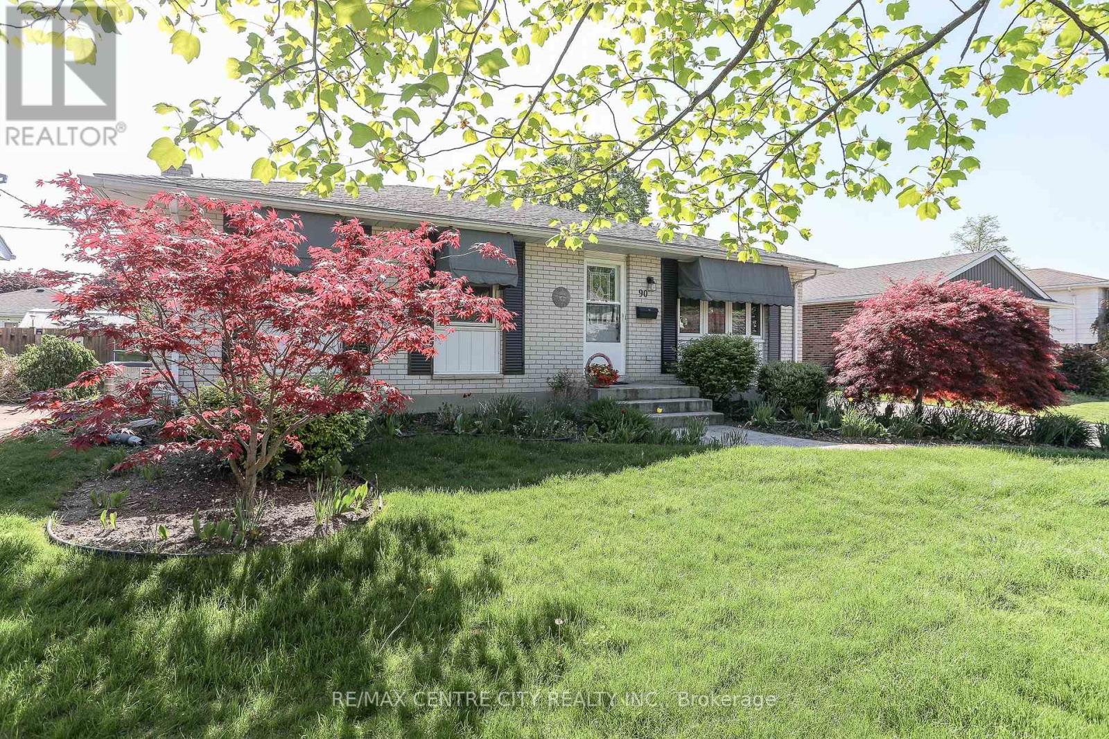 90 LAWRENCE AVENUE W, St. Thomas