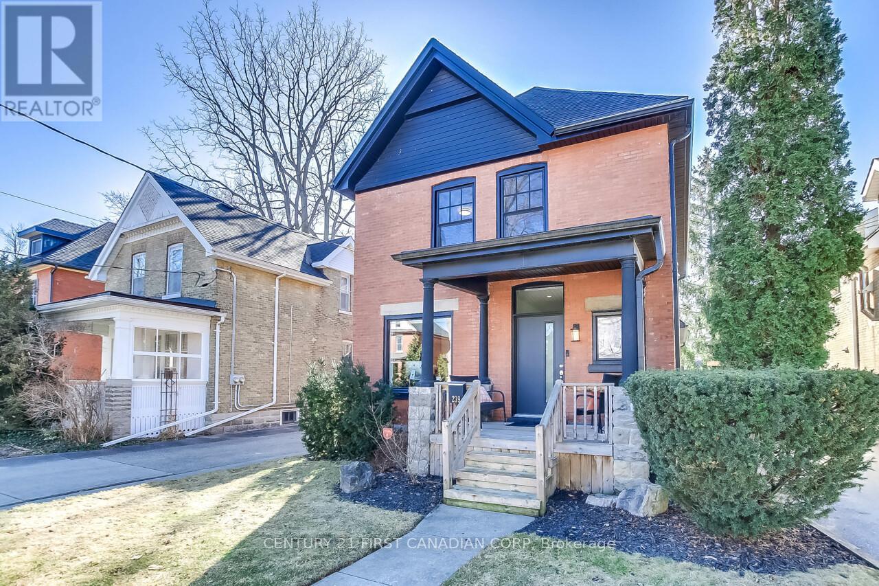 239 TECUMSEH AVENUE E, London South (South F)