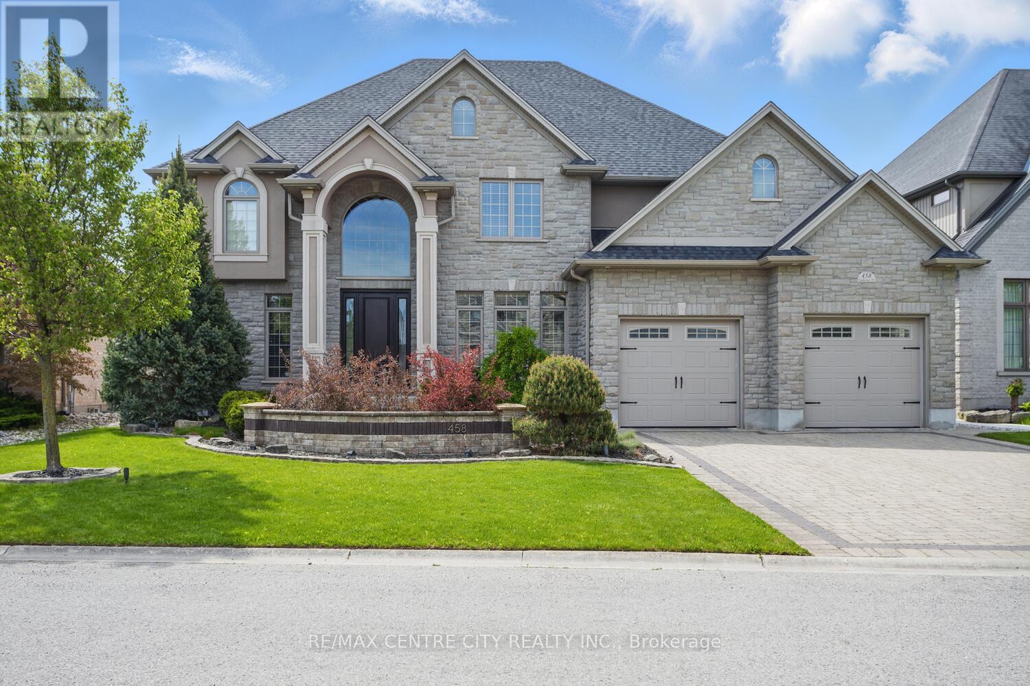 458 EAGLETRACE DRIVE, London North (North R)