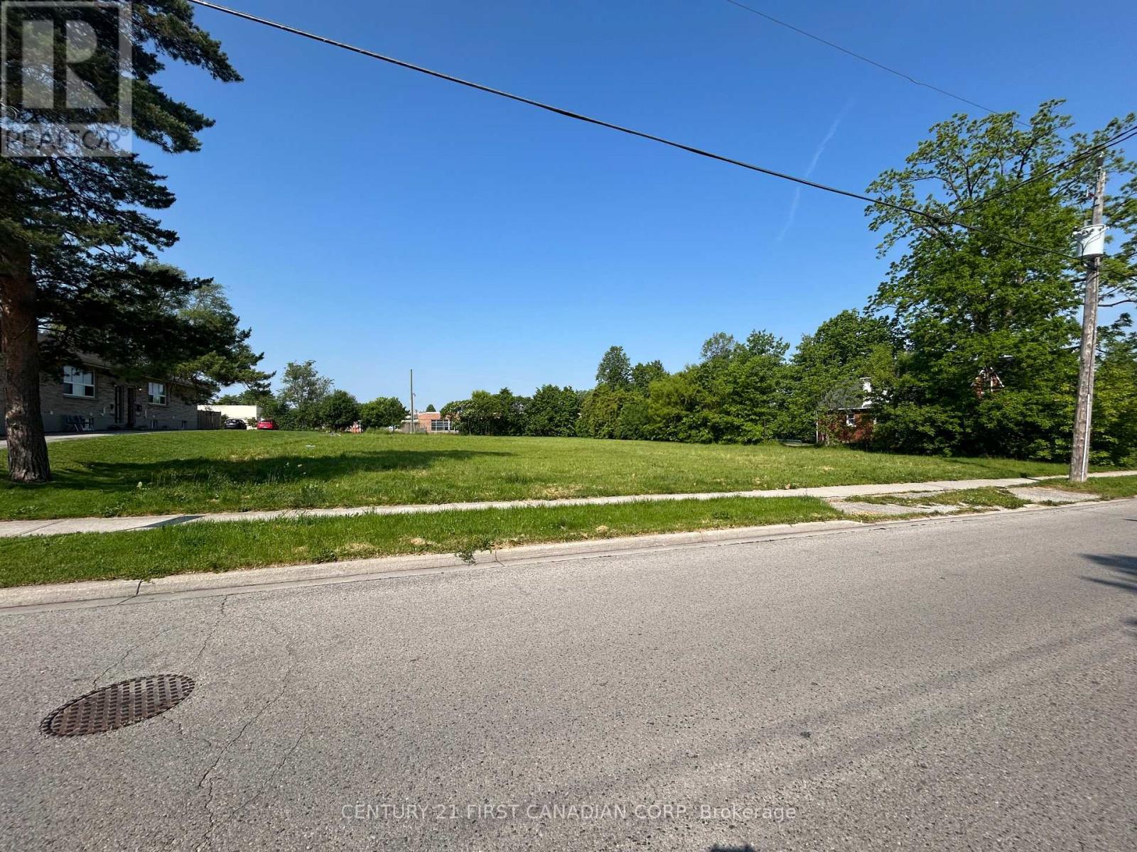 225 GREENWOOD AVENUE, London South (South D)