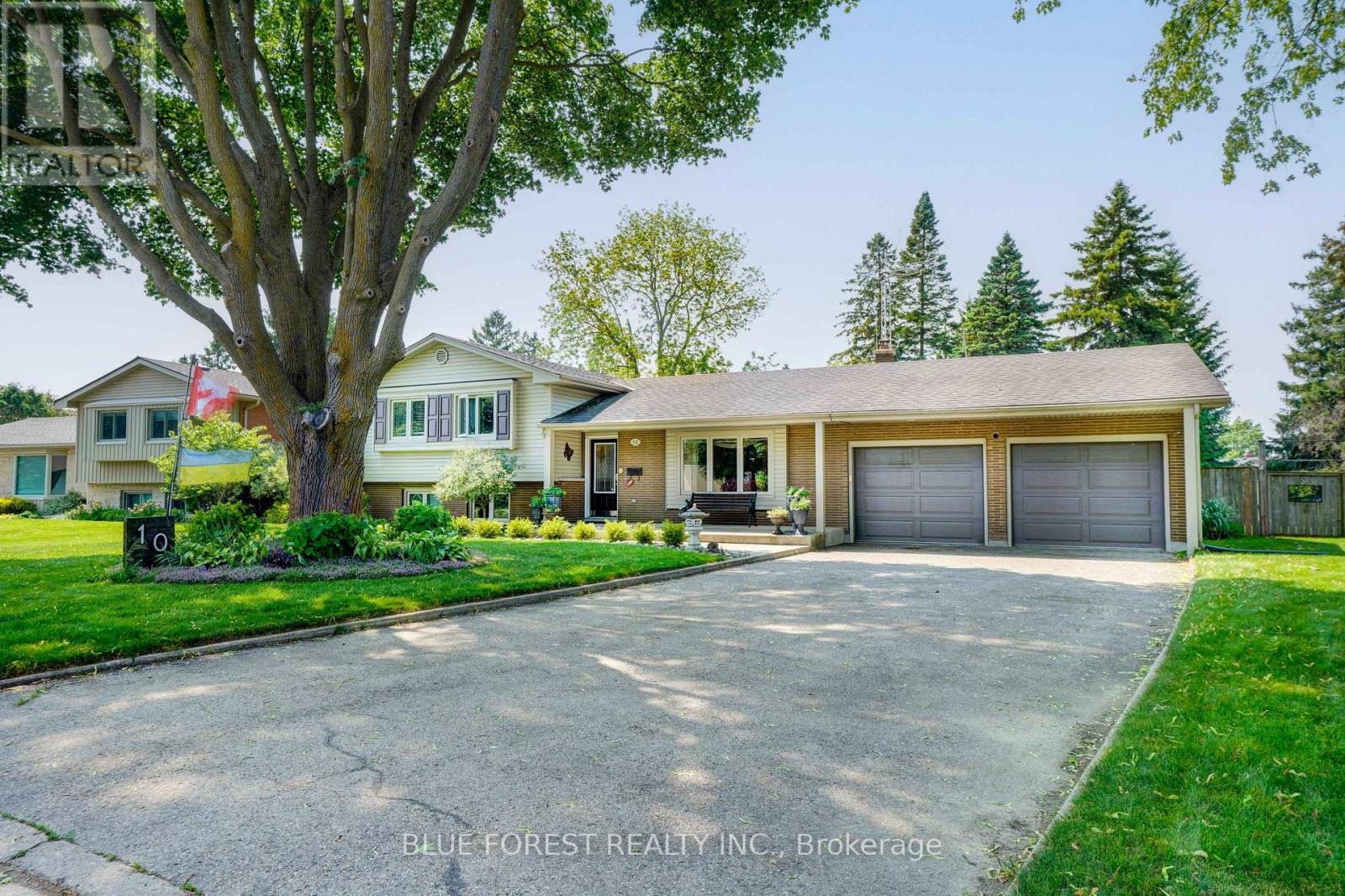 10 GUSTIN AVENUE, London South (South V)