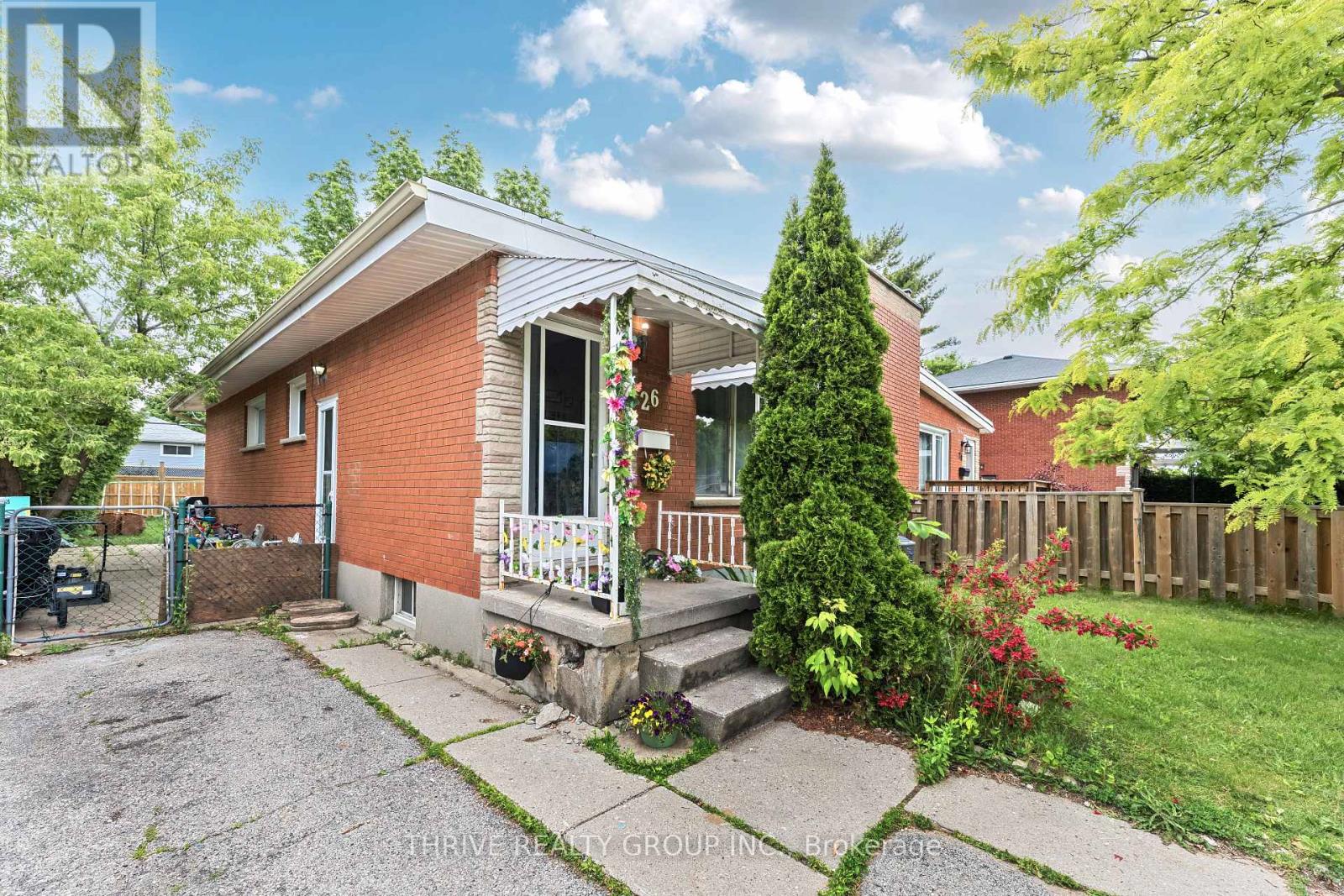 26 HAWKESBURY AVENUE, London East (East D)