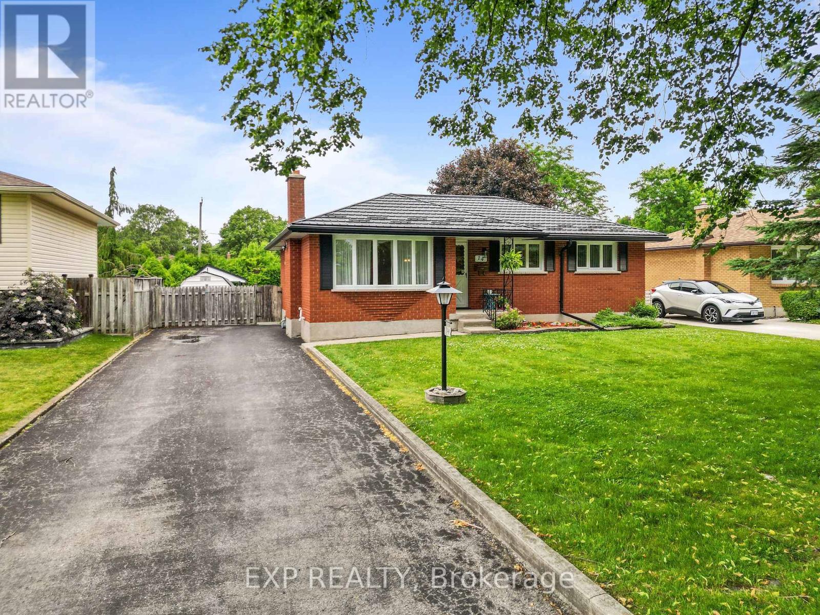 14 PICKWICK CRESCENT, London East (East D)