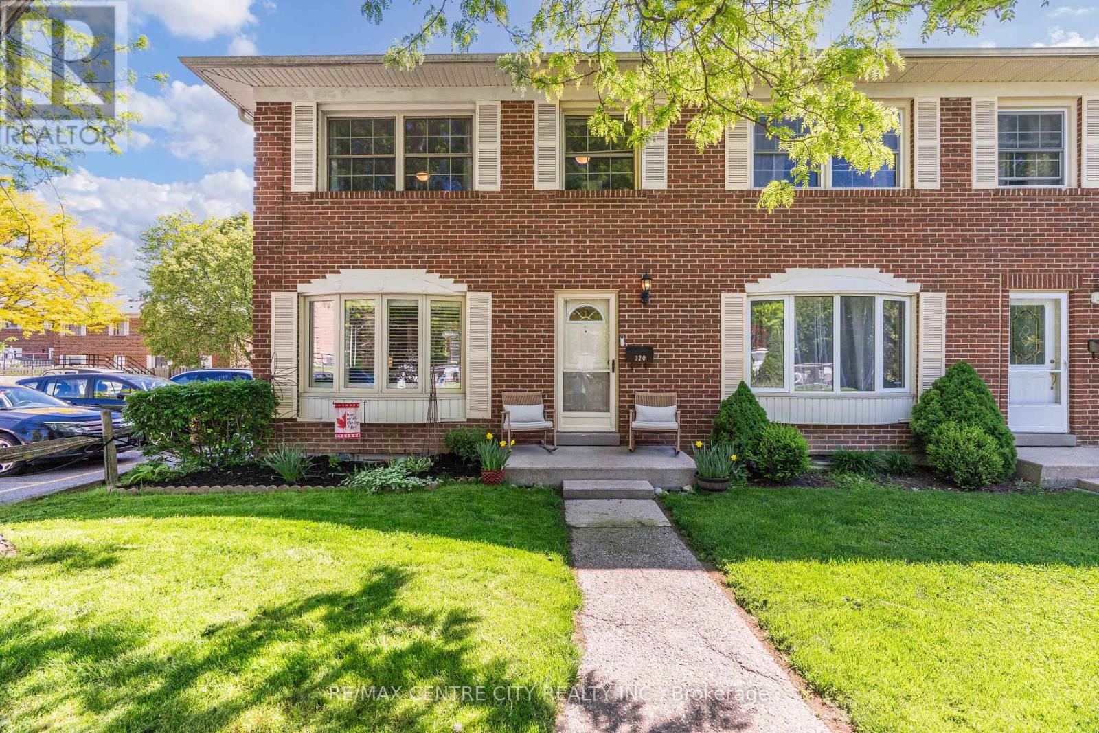 320 HOMESTEAD COURT, London North (North F)