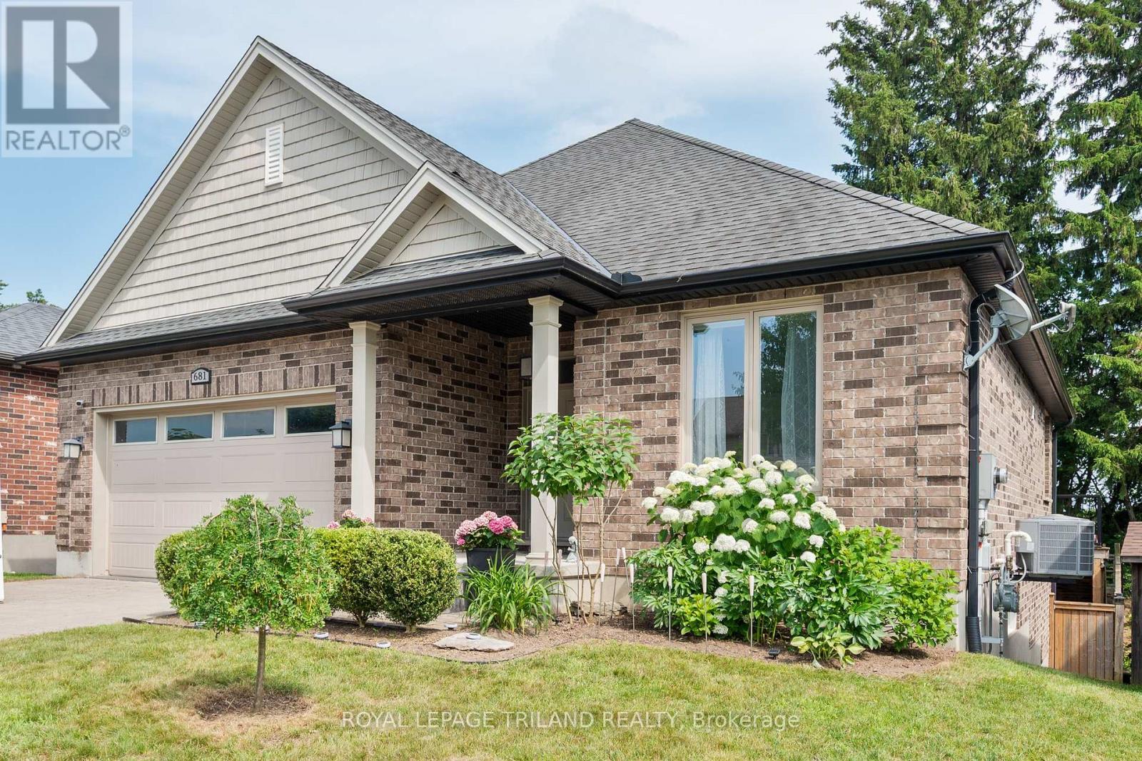 681 BENNETT CRESCENT, Strathroy-Caradoc (Mount Brydges)