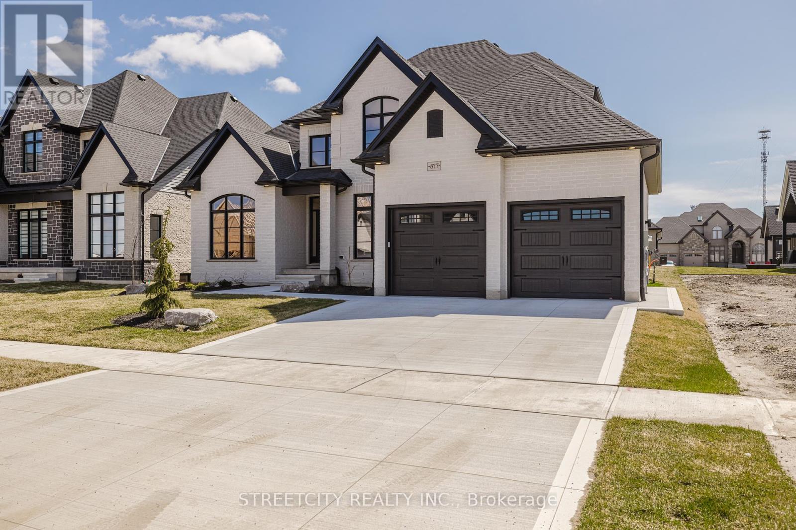 877 EAGLETRACE DRIVE W, London North (North S)