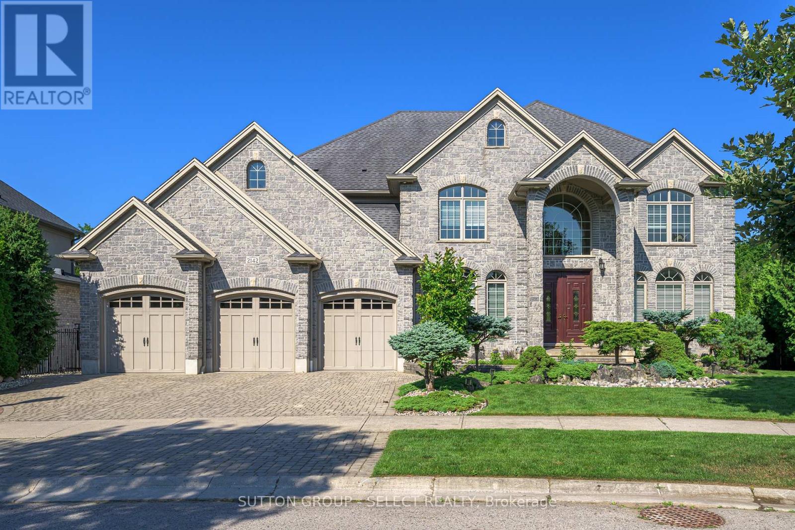 2142 VALLEYRUN BOULEVARD, London North (North R)